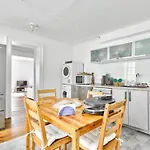 Spacious Apartment For 4 At Louvre-Tuileries