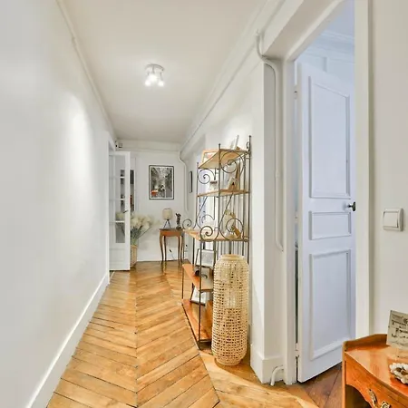 Spacious For 4 At Louvre-tuileries Apartment *