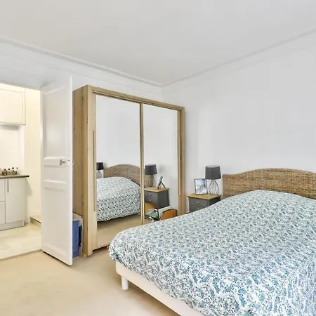 Apartment Spacious For 4 At Louvre-tuileries Paris