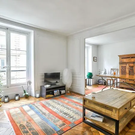 Spacious For 4 At Louvre-tuileries Apartment Paris