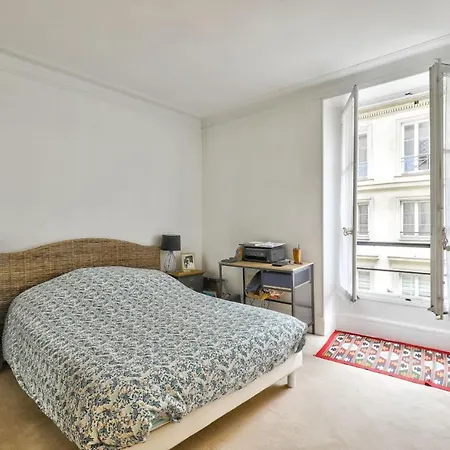 Spacious For 4 At Louvre-tuileries *
